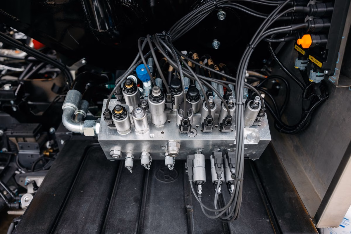 Roadmaster - Engineering Detail